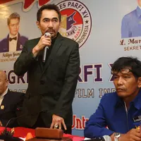 Gatot Brajamusti sesaat setelah dinyatakan kembali menjadi Ketua PARFI di Lombok, Nusa Tenggara Barat. (Liputan6.com/Aditia Saputra)