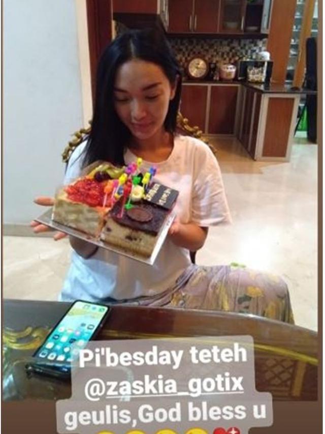 7 Potret Perayaan Ulang Tahun Zaskia Gotik, Pernikahan Jadi Kado Terindah