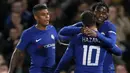 Striker Chelsea, Michy Batshuayi, merayakan gol yang dicetaknya ke gawang Nottingham Forest pada laga Piala Liga di Stadion Stamford Bridge, London, Rabu (20/9/2017). Chelsea menang 5-1 atas Forest. (AP/Kirsty Wigglesworth)