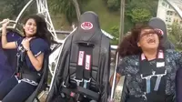 Sebuah video lucu viral di media sosial Facebook, tentang dua orang perempuan muda yang sedang menjajal wahana permainan fall tower.