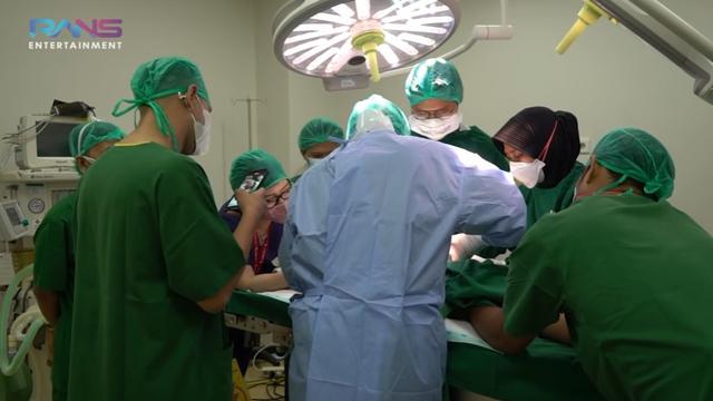 Baru Berusia Satu Bulan, Ini 6 Momen Rayyanza Anak Kedua Raffi Ahmad Disunat