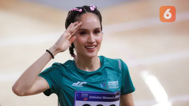 Foto: Gesit dan Menawan, Cinta Laura Tercepat di Lari 100 Meter Putri Turnamen Olahraga Selebriti Indonesia