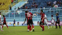 SCM Cup 2015: Persipura bantai Mitra Kukar (Faizal Fanani/Liputan6.com)