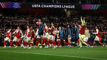 Pemain Arsenal merayakan keberhasilan melangkah ke final Liga Champions usai meraih kemenangan 1-0 atas Atletico Madrid pada leg kedua semifinal di Emirates Stadium, Rabu (6/5/2026) dini hari WIB. Arsenal lolos ke final dengan kemenangan agregat 2-1. (Adrian Dennis / AFP)