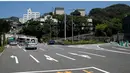 Nagasaki Medical College (atas) Jepang pada oktober 1945 tampak rusak oleh bom atom Nagasaki pada 9 Agustus 1945. Sekolah kesehatan ini sudah ada pada tahun 1857. (REUTERS/Shigeo Hayashi/Nagasaki Atomic Bomb Museum /Handout via Reuters /Issei Kato)