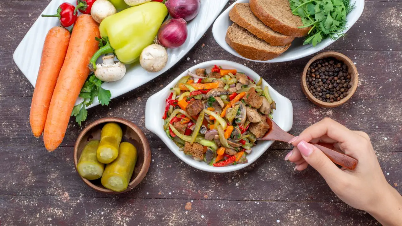 Tips Pola Makan Seimbang Rendah Karbo tapi Tetap Kenyang dan Sehat