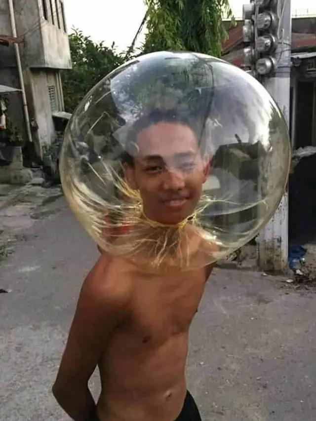 5 Aksi Orang Tua agar Anak Diam di Rumah Ini Bikin Ketawa Geli
