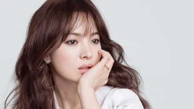 [Bintang] Begini Bentuk Perhatian Song Joong Ki pada Gummy