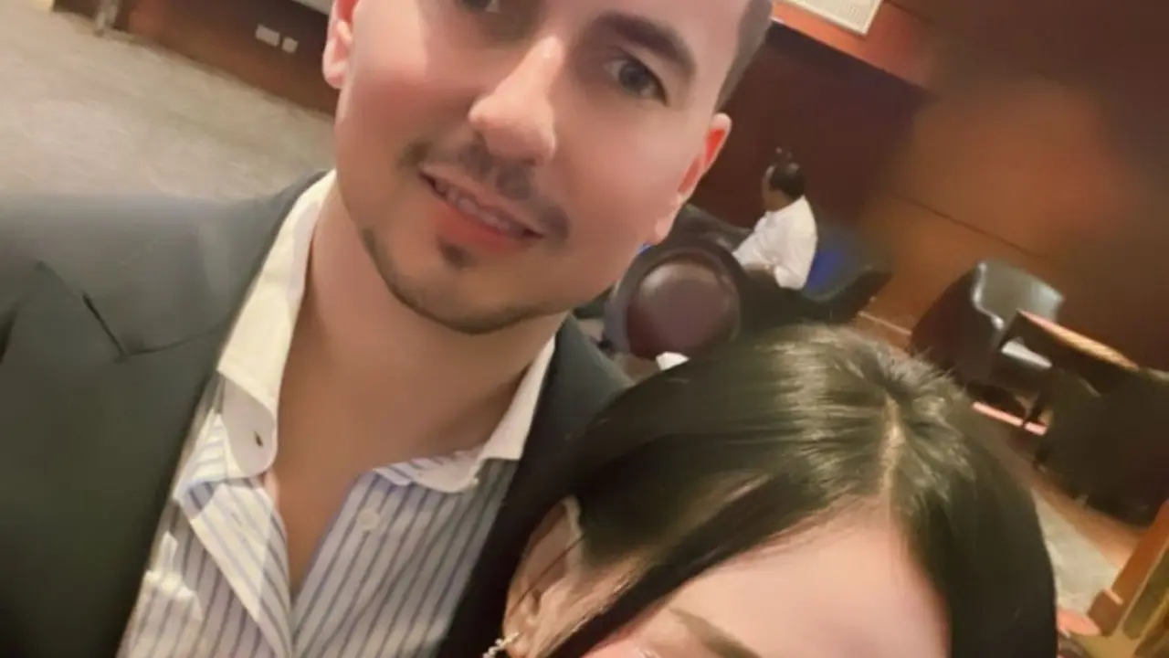 Novi Rizkiyanti bersama legenda MotoGP Jorge Lorenzo (https://www.instagram.com/stories/novirizkiyanti/2988669027565205865/)