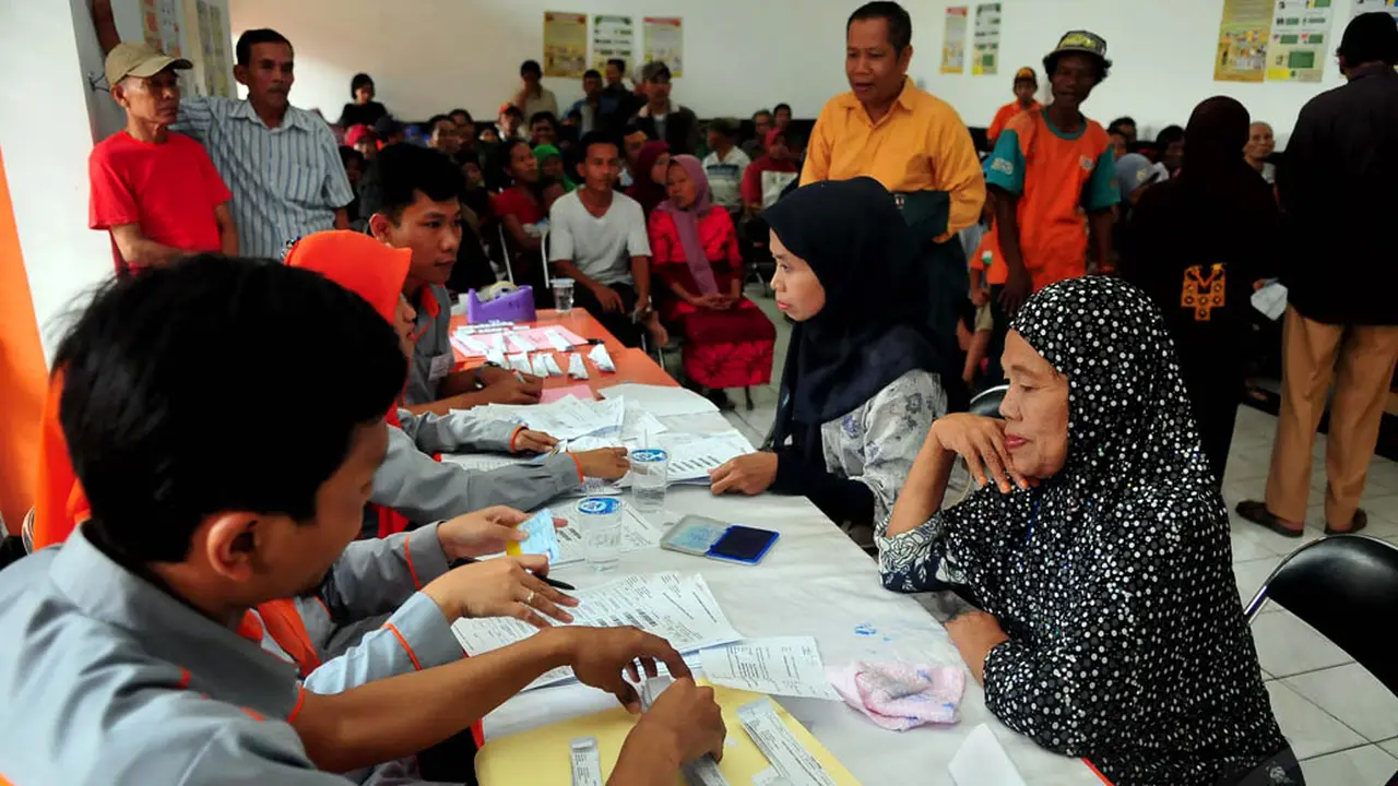Cairkan Dana Subsidi BBM, Warga Serbu Kantor Pos