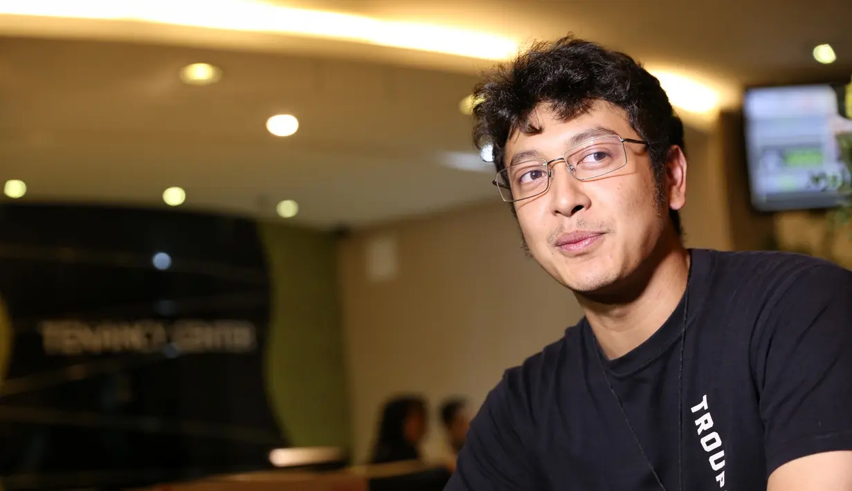 "Paling lebih ke cuaca aja sih. Kaki beku, kayak mati rasa. Semua rasain hal itu jadi lucu. Jadi kayak bahan ketawaan aja, walaupun di sana kedinginan tapi enak," ujar Dimas Anggara di kawasan Senayan, Jakarta, Rabu (22/2). (Nurwahyunan/Bintang.com)