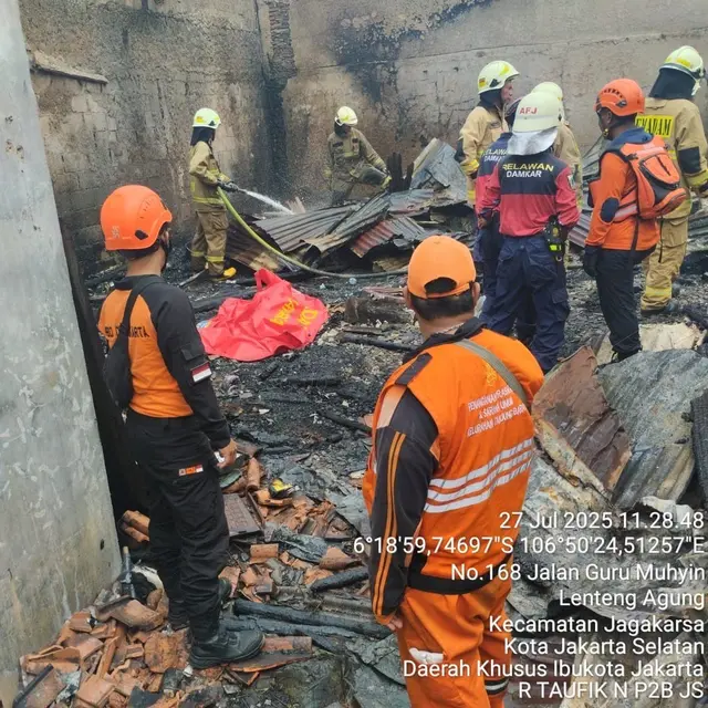 Kebakaran Rumah Petak di Lenteng Agung