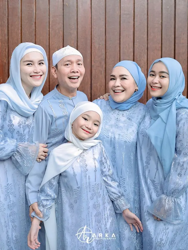 Ayu Ting Ting dan keluarga