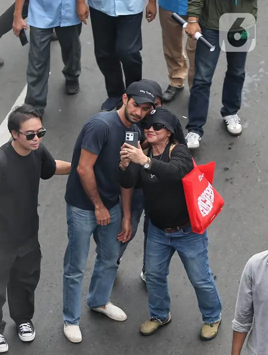 Saat orasi, Reza mengaku marah melihat keputusan Mahkamah Konstitusi terkait batas usia calon gubernur dan wakil gubernur bakal dianulir DPR RI. (Liputan6.com/Angga Yuniar)
