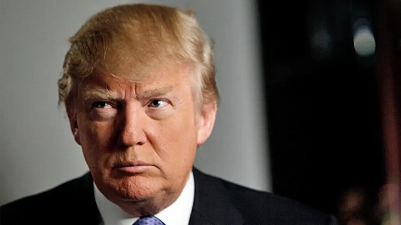 Keajaiban 'Make Up' Bikin Cewek Ini Mirip Donald Trump