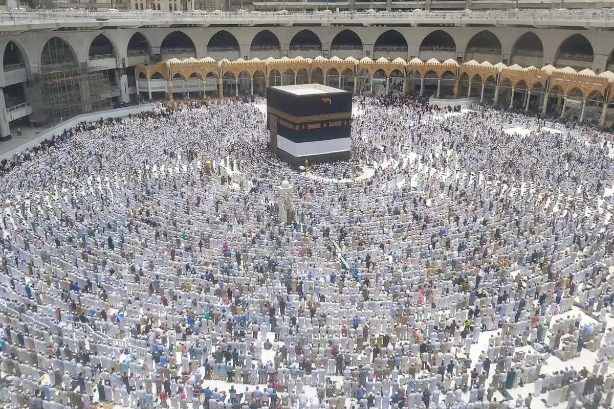 Kain Kiswah Kakbah Diangkat Sebagai Tanda Permulaan Musim Haji 2019. Bahauddin/MCH