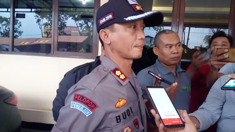 Kapolres Garut AKBP Budi Satria Wiguna saat memberikan penjelasan kepada wartawan