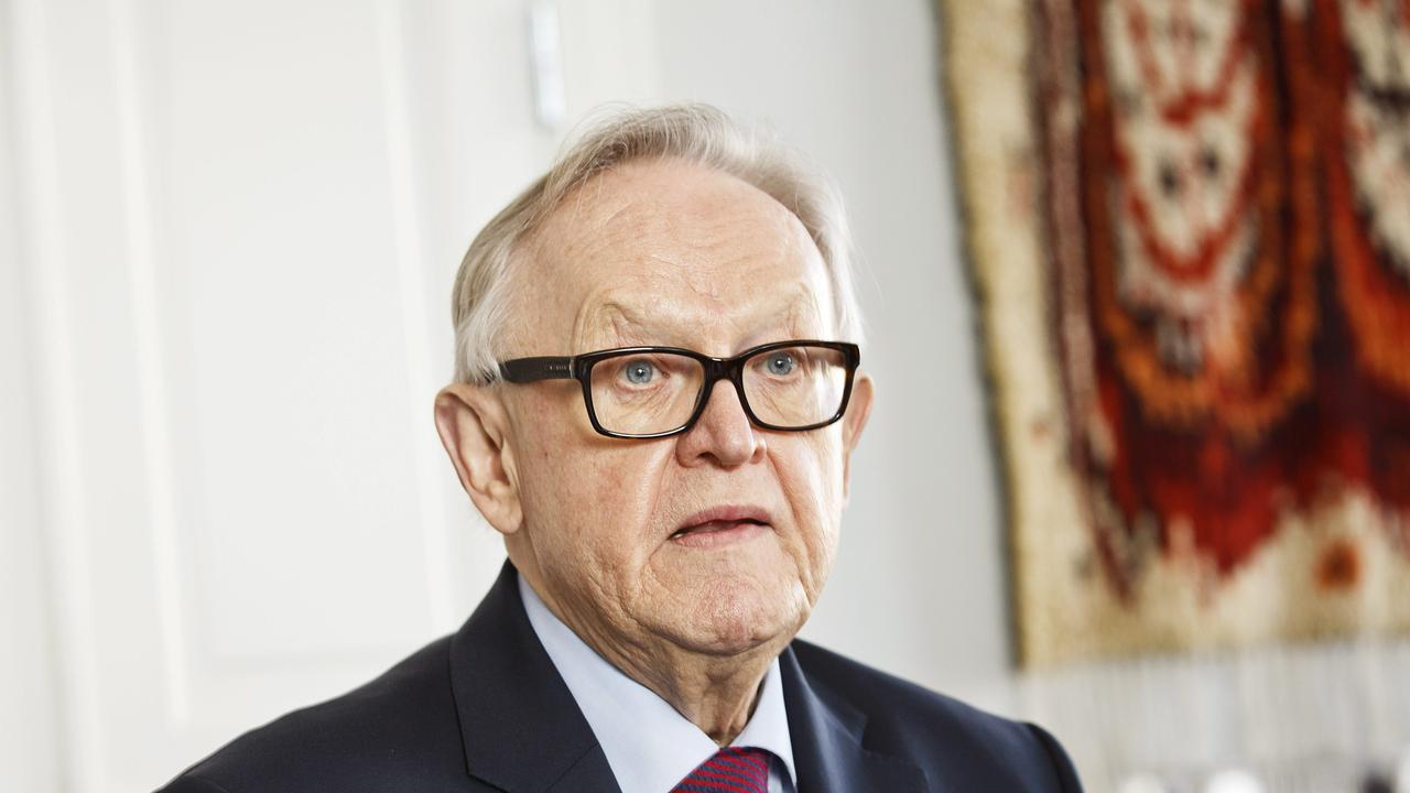 Mantan Presiden Finlandia Martti Ahtisaari menghadiri makan siang para jurnalis politik, di Helsinki pada 16 Februari 2016. (Roni Rekomaa / Lehtikuva / AFP)
