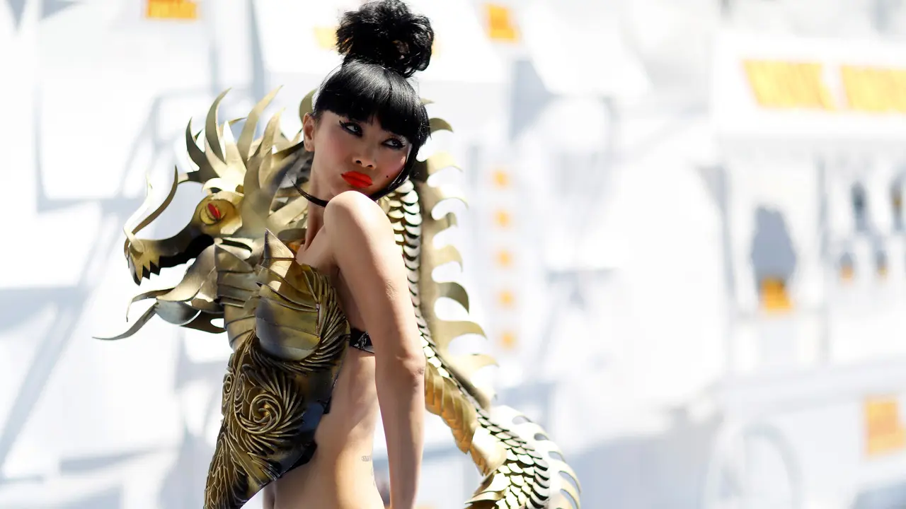  'Gaun Naga' Aktris Seksi Ini Curi Perhatian di Red Carpet MTV Movie Awards 2015