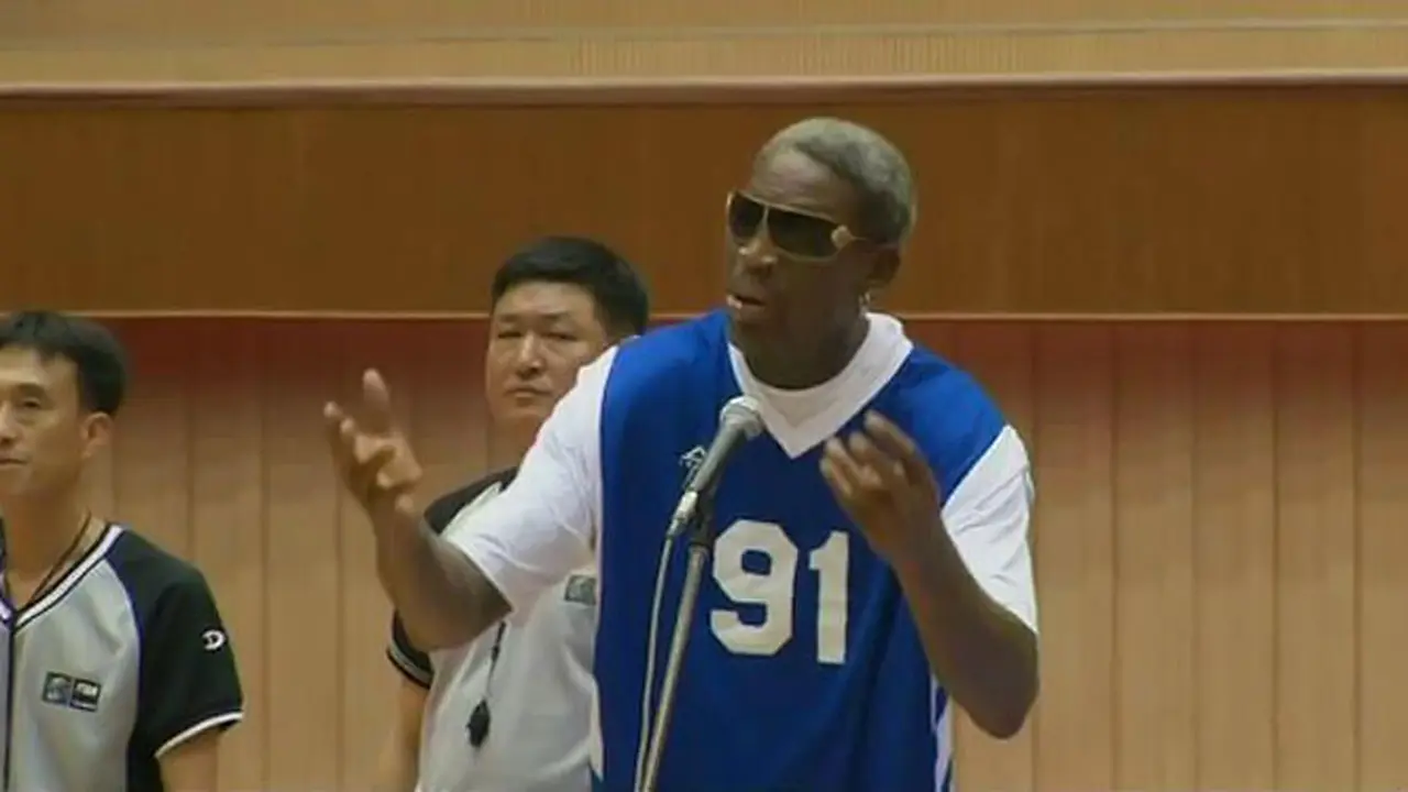 ennis-rodman-nyanyi-140109b.jpg