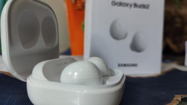 Samsung Galaxy Buds2 (Liputan6.com/Giovani Dio Prasasti)