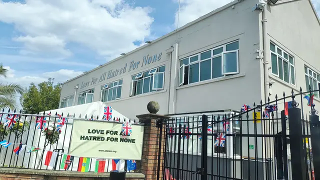 Masjid Baitul Futuh dibangun di bekas pabrik susu dan diresmikan pads 2003 (Liputan6/Elin Kristanti)