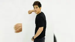 Lewat akun Instagram @artboysza, pria ini mengakui kalau dirinya berprofesi sebagai model sekaligus tukang ojek. (instagram.com/artboysza)