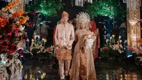 Pemain PSS Sleman, Riki Dwi Saputro menikahi gadis pujaannya, Delly Noer Oktaviani, pada Sabtu (23/12/2023). (Dok PSS Sleman)