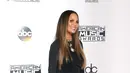 Chrissy Teigen hadir di ajang penghargaan American Music Awrads 2016 dengan gaun yang memperlihatkan bagian intimnya. Sadar akan hal itu, Chrissy menyampaikan permohonan maaf di Instagram. (AFP/Bintang.com)