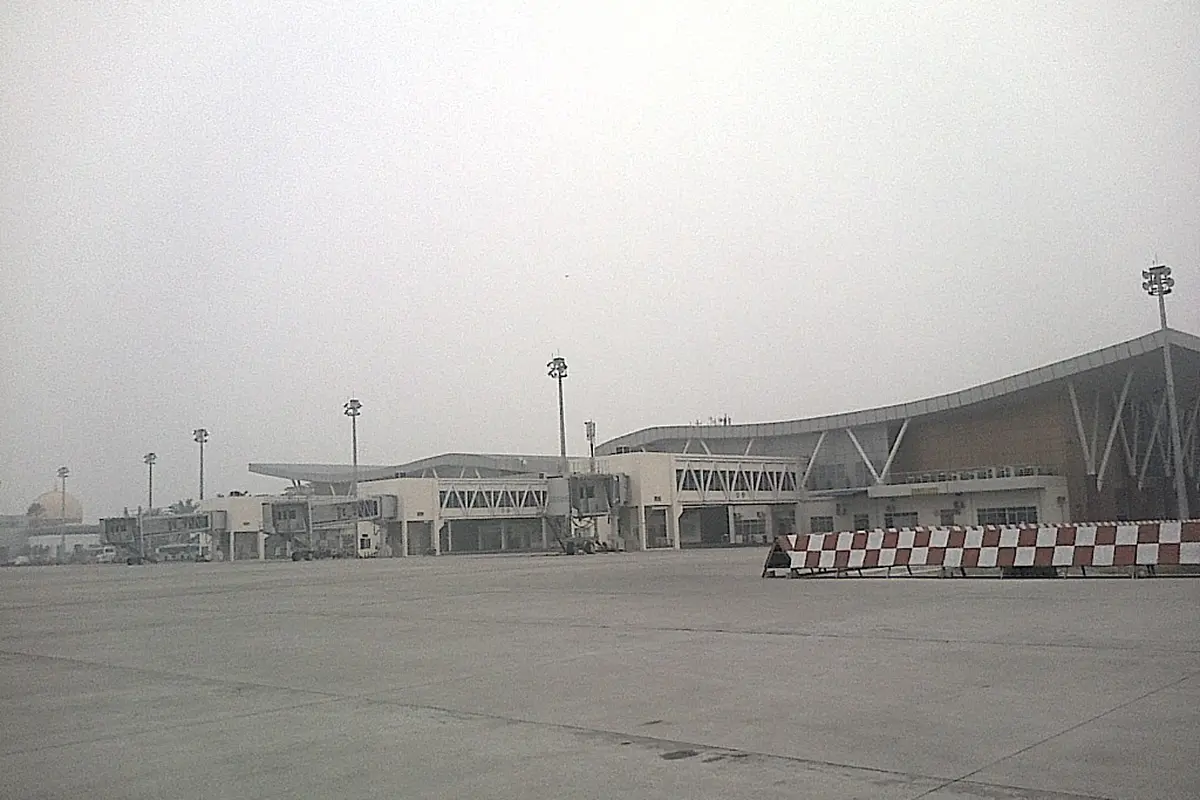 20151025-kabut asap-riau-bandara