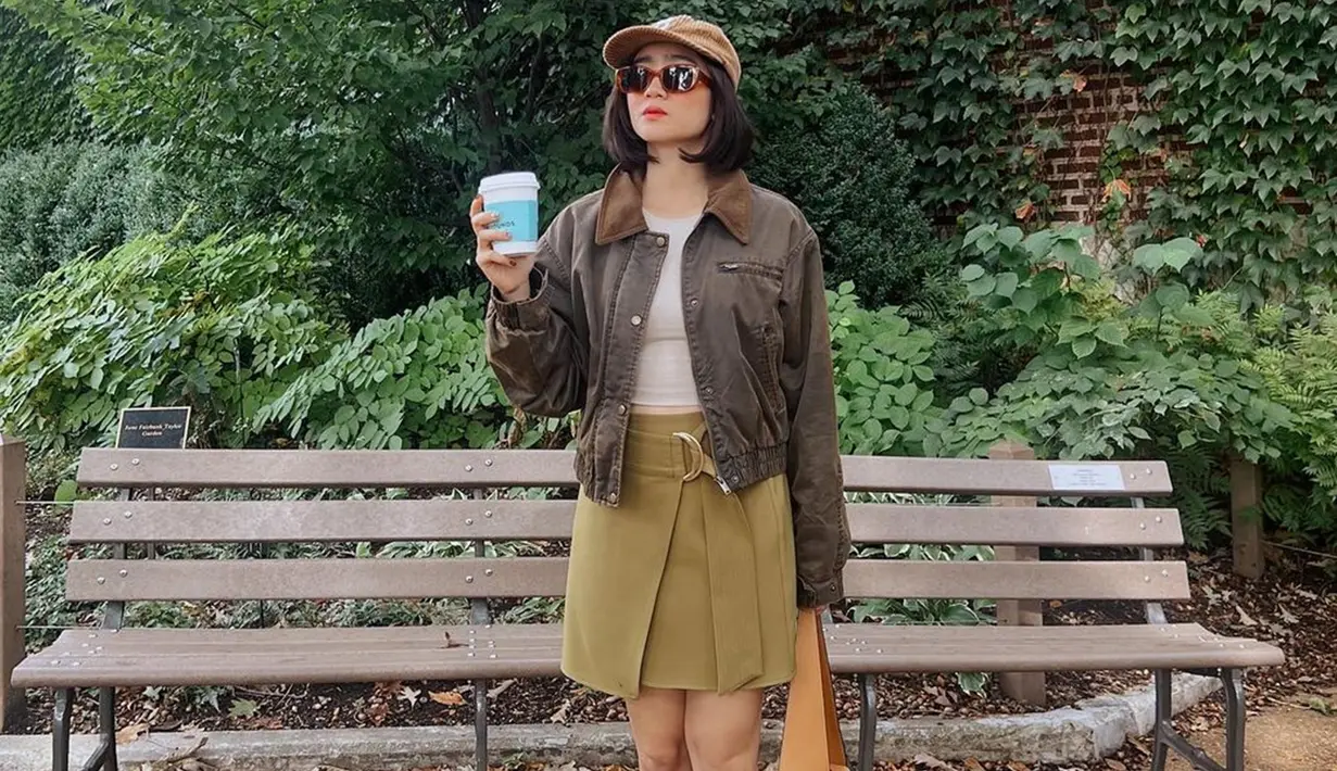 Gaya penampilan Febby Rastanty selama di Belanda juga tak lepas dari sorotan. Dirinya tampak tampil stylish meski tengah asyik liburan. (Liputan6.com/IG/@febbyrastanty)