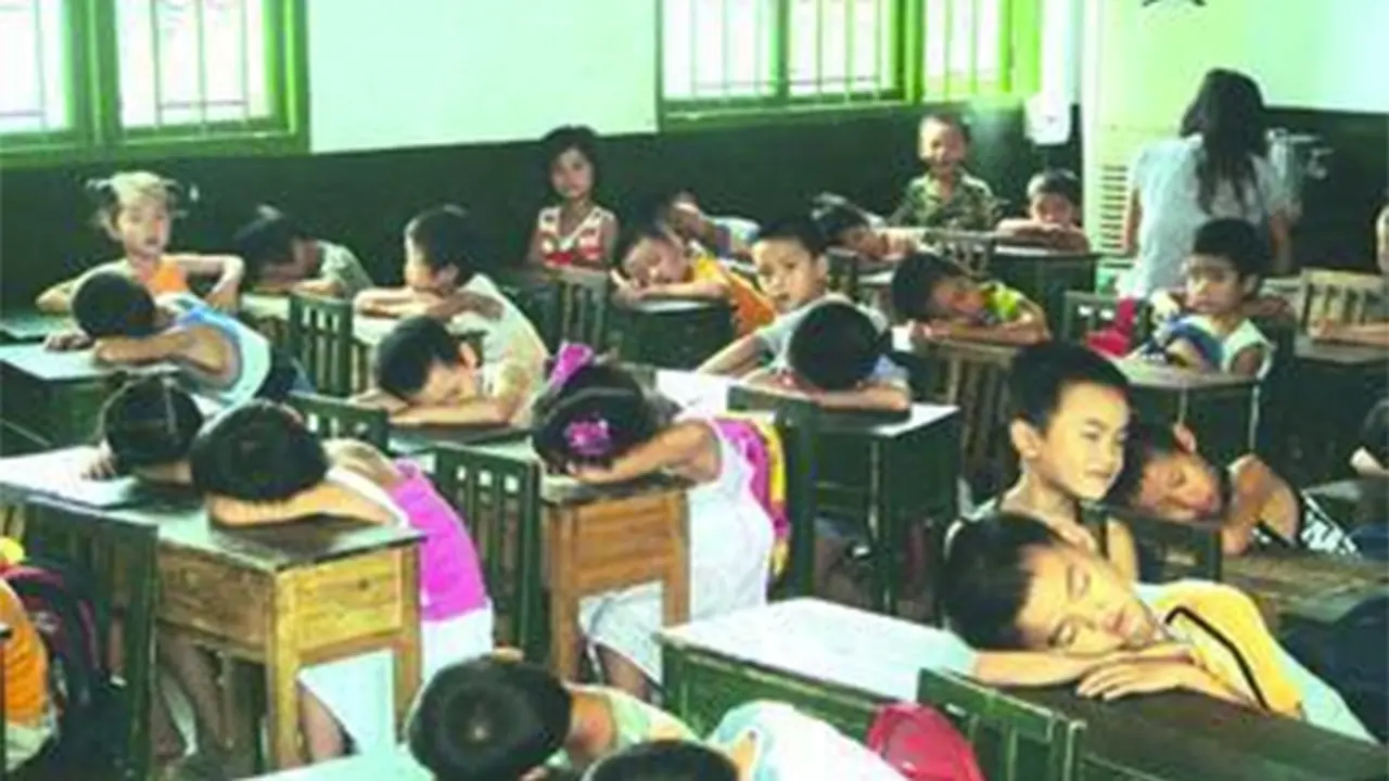 Murid yang Tidur Siang Didenda Rp 2 Ribu