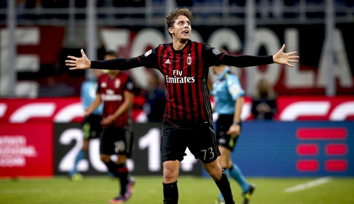 Ekspresi pemain AC Milan, Manuel Locatelli, setelah mencetak gol ke gawang Juventus pada laga pekan ke-9 Serie A 2016-2017, di San Siro, Minggu (23/10/2016) dini hari WIB. (AFP/Marco Bertorello)
