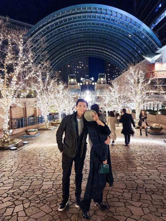 Gaya Kompak Syahrini dan Reino Barack Tahun Baruan di Jepang, credit: (@princessyahrini)