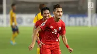 Pemain Persija, Rezaldi Hehanusa berlari merayakan gol yang dicetaknya ke gawang Tampines Rovers pada laga grup H Piala AFC 2018 di Stadion GBK, Jakarta, Rabu (28/2). Babak pertama Persija unggul 2-0. (Liputan6.com/Helmi Fithriansyah)