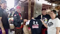 Politikus PDIP wayan Sudirta yang bersosialisasi akan pasangan Ganjar-Mahfud di pasar Karangasem dan Denpasar. (Foto: Istimewa).