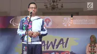 Gubernur DKI Jakarta Anies Baswedan memberikan sambutan saat pawai obor Asian Para Games 2018  di Balai Kota DKI Jakarta, Minggu (30/9). Asian Para Games  akan berlangsung 6-13 Oktober 2018 di Jakarta dan Palembang. (Liputan6.com/Herman Zakahria)