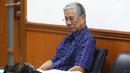 Terdakwa kasus tindak pidana pemalsuan surat tanah dan keterangan palsu pada akta autentik, Muljono Tedjokusuma saat mejalani sidang lanjutan di PN Jakarta Barat, Rabu (21/11). Sidang ini beragenda mendengarkan keterangan saksi. (Merdeka.com/Arie Basuki)
