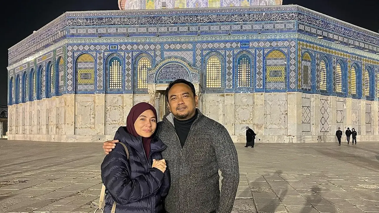 Meisya Siregar dan Bebi Romeo di Masjid Al Aqsa