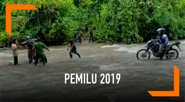Polres Sigi Sulawesi Tengah Mengawal Logistik Pemilu dari Dusun Manggalapi hingga ke Kecamatan Palolo. Selain medan yang berat karena harus mendaki dan menyeberangi sungai petugas juga harus mewaspadai kelompok teroris.