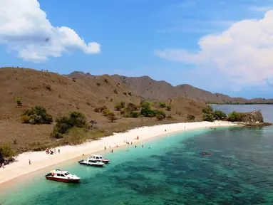 Jika Yunani punya Balos Lagoon sebagai pantai berpasir merah jambu, maka Indonesia memiliki Pink Beach yang ada di kawasan Taman Nasional Komodo, Nusa Tenggara Timur. (Liputan6.com/ Ahmad Ibo).