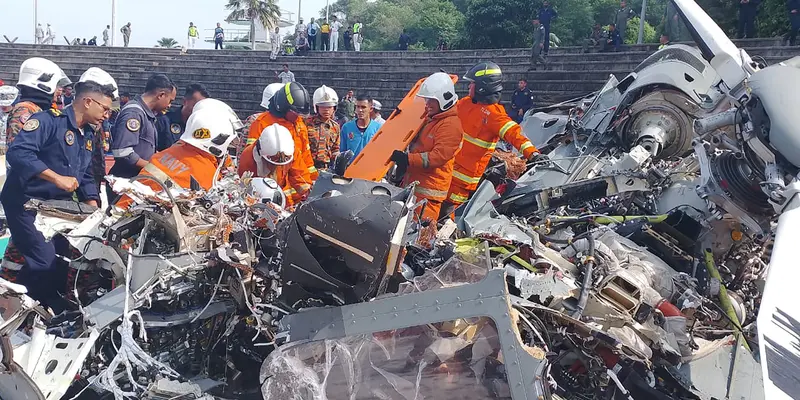 Proses Evakuasi Dua Helikopter Malaysia yang Tabrakan Saat Latihan