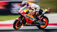 Pebalap Repsol Honda, Marc Marquez, meraih pole position setelah menjadi yang tercepat pada sesi kualifikasi MotoGP Austin di Circuit of the Americas, Texas, AS, Sabtu (22/4/2017). (Bola.com/Twitter/marcmarquez93)