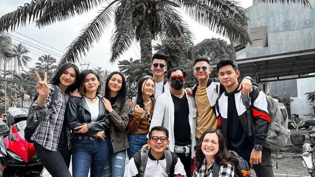 Selalu Aktif Berkarya, Ini 6 Potret Dea Annisa Bareng Pemain di Sinetron Terbaru