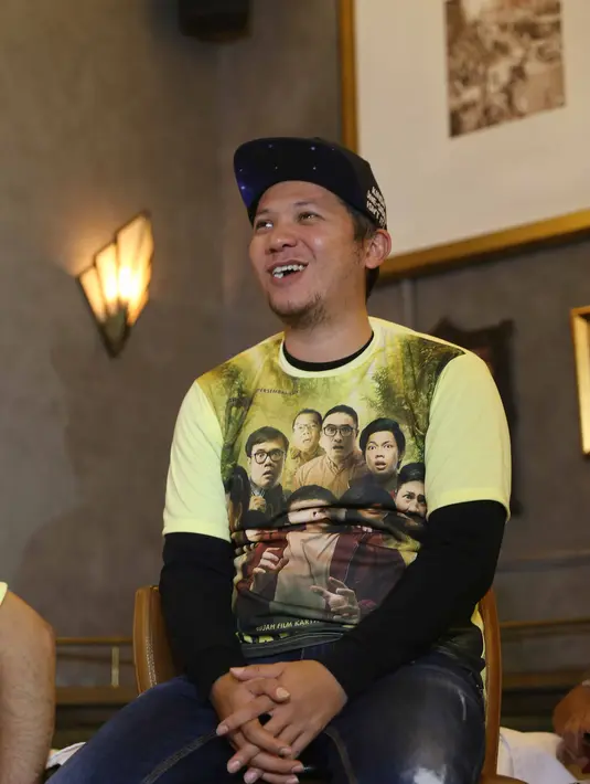 "Kalau gua bilang dialognya memang 'ngehe' dalam tanda kutip. Otentik banget. Gua sebagai host acara pagi, ada pemain film, sinetron macam-macam,” ucap Gading Marten di Plaza Senayan XXI, Jakarta, Kamis (15/12/2016). (Nurwahyunan/Bintang.com)