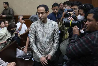 Mantan Menteri Pendidikan, Kebudayaan, Riset, dan Teknologi (Mendikbudristek), Nadiem Anwar Makarim bersiap mengikuti persidangan lanjutan di Pengadilan Tindak Pidana Korupsi (Tipikor) pada Pengadilan Negeri Jakarta Pusat, Senin (19/1/2026). Sidang kasus dugaan korupsi pengadaan laptop Chromebook dan CDM pada program digitalisasi pendidikan tahun 2019-2022 dengan terdakwa mantan Menteri Pendidikan, Kebudayaan, Riset, dan Teknologi (Mendikbudristek), Nadiem Anwar Makarim kembali digelar. (Kapanlagi.com/Budy Santoso)