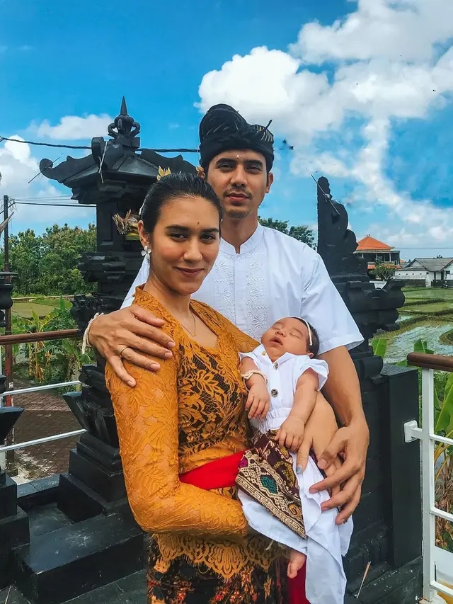 Upacara Macolongan Kaimano Anak Westny DJ. (Sumber: Instagram/westnydj)