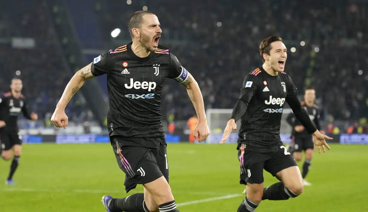Juventus berhasil mencuri poin penuh kala bertandang ke markas Lazio di Stadion Olimpico Roma pada giornata 13 Serie A Liga Italia, Minggu (21/11/2021). (AP/Andrew Medichini)