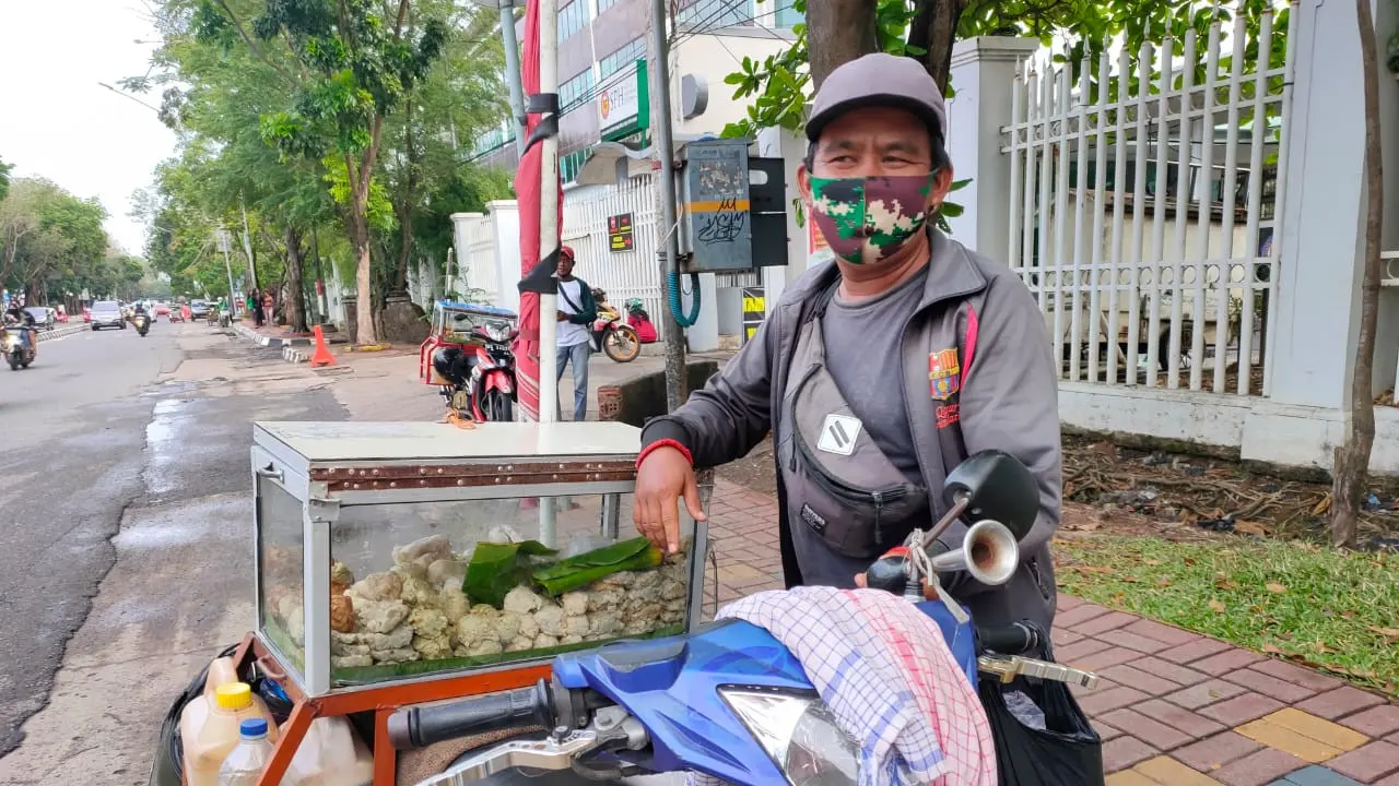 Perjuangan Penjual Pempek Pot-pot di Palembang Saat Pandemi Covid-19