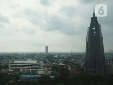 Suasana gedung pencakar langit di Jakarta, Selasa (15/11/2022). Menteri Investasi/Kepala Badan Koordinasi Penanaman Modal (BKPM) Bahlil Lahadalia mengatakan, pertumbuhan ekonomi Indonesia menjadi salah satu yang terbaik di antara negara G20. (Liputan6.com/Johan Tallo)